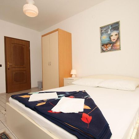 Apartments And Rooms By The Sea Starigrad, Paklenica - 6591 Room photo