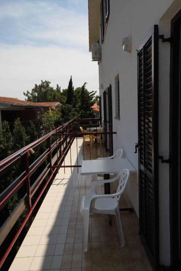 Apartments And Rooms By The Sea Starigrad, Paklenica - 6591 Exterior photo