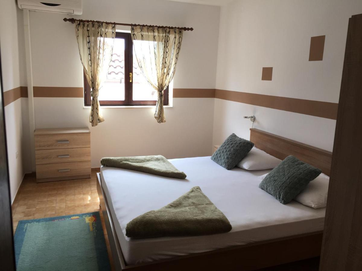 Apartments And Rooms By The Sea Starigrad, Paklenica - 6591 Exterior photo