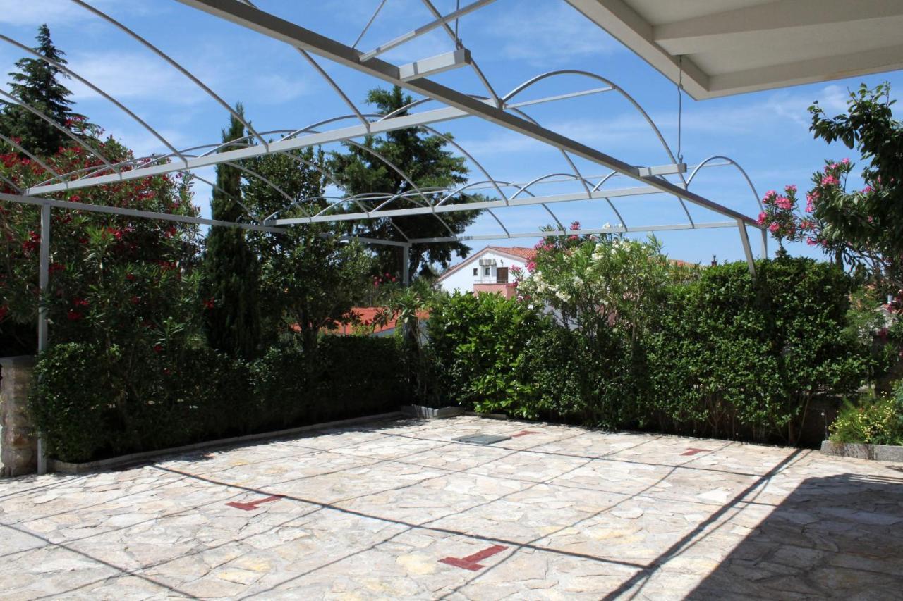 Apartments And Rooms By The Sea Starigrad, Paklenica - 6591 Exterior photo