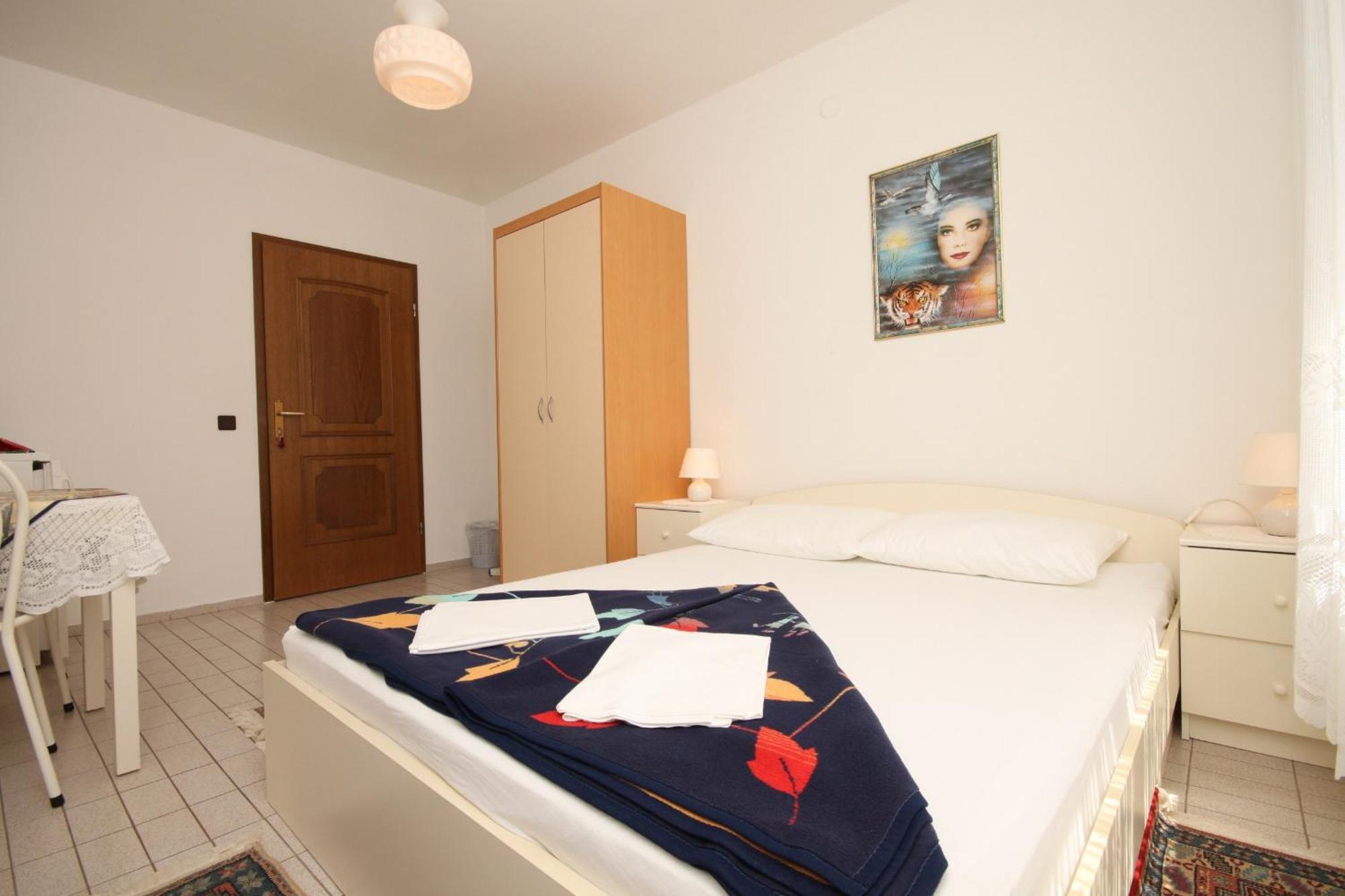 Apartments And Rooms By The Sea Starigrad, Paklenica - 6591 Room photo