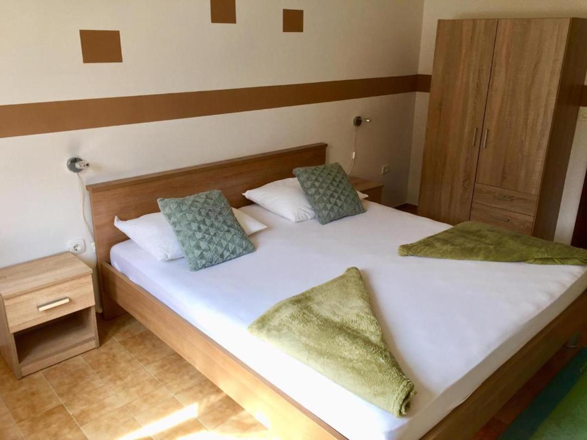 Apartments And Rooms By The Sea Starigrad, Paklenica - 6591 Room photo